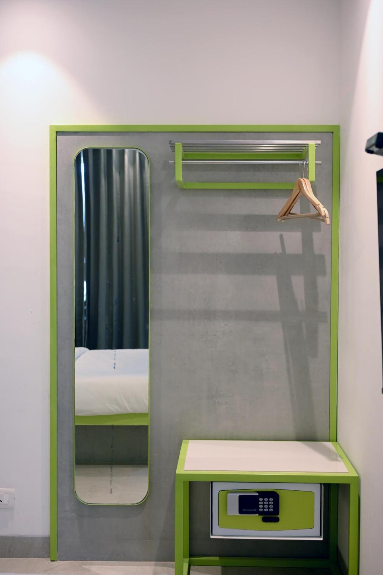 Hotel Le Roi Express Karol Bagh 델리 외부 사진