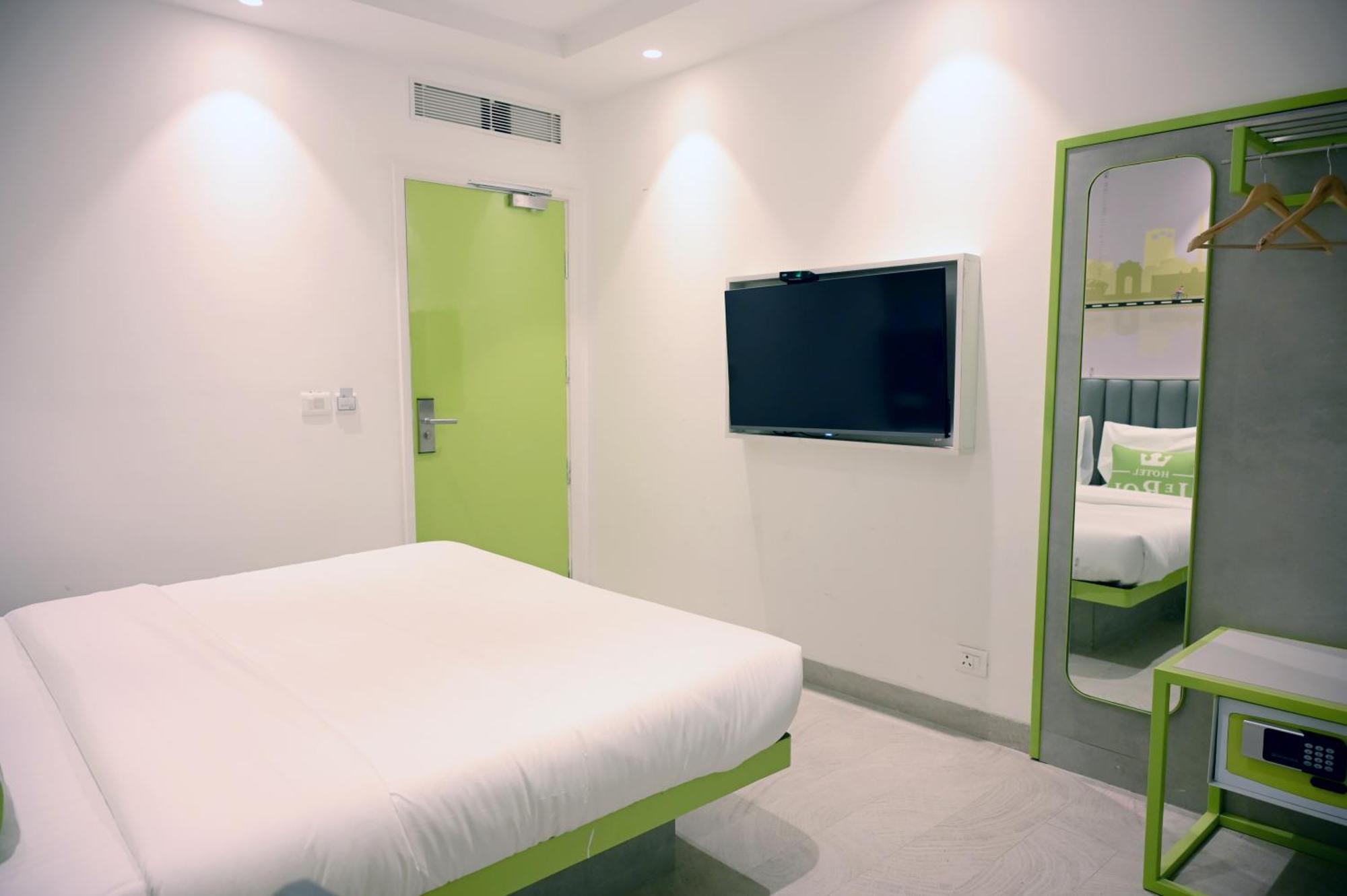 Hotel Le Roi Express Karol Bagh 델리 외부 사진