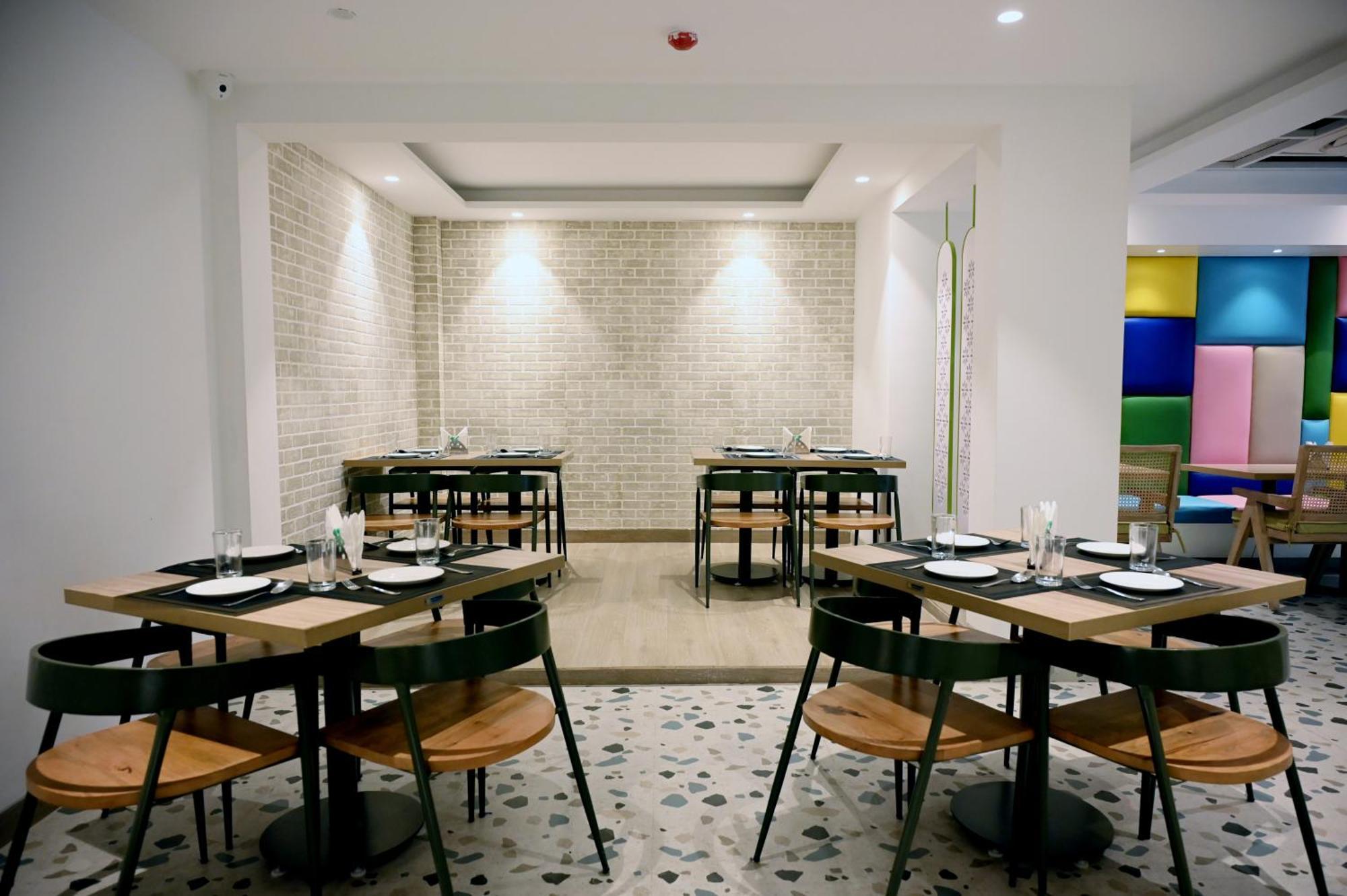 Hotel Le Roi Express Karol Bagh 델리 외부 사진