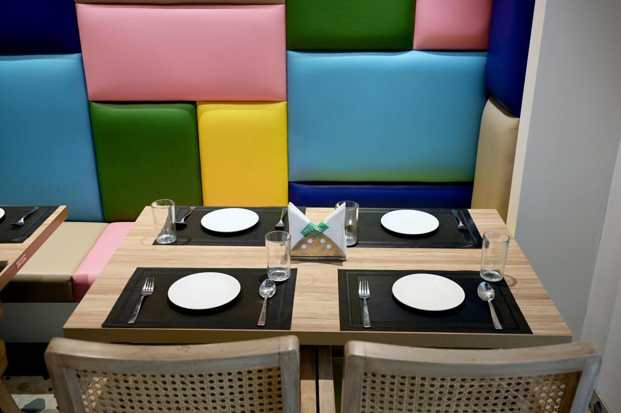 Hotel Le Roi Express Karol Bagh 델리 외부 사진
