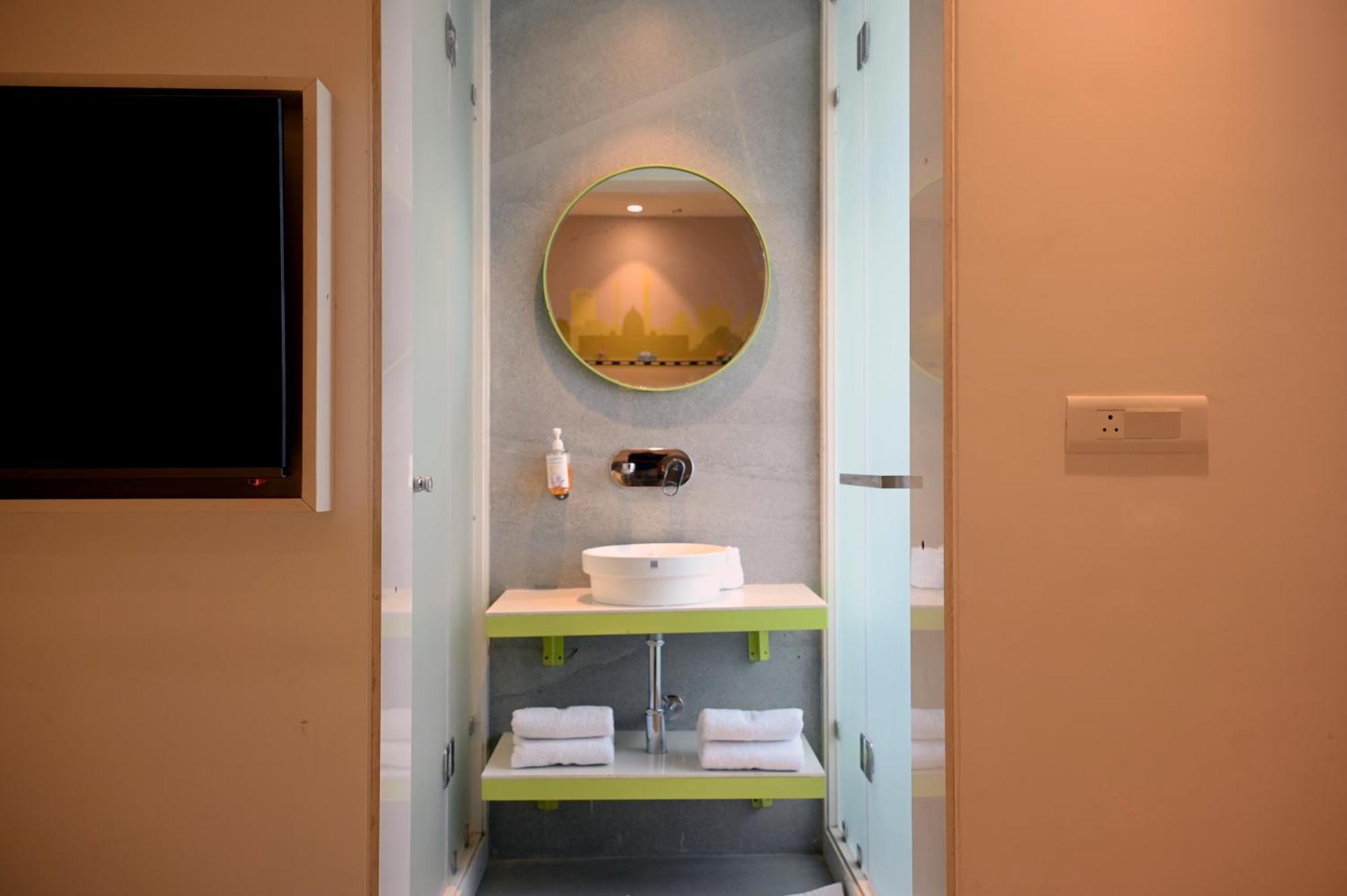 Hotel Le Roi Express Karol Bagh 델리 외부 사진