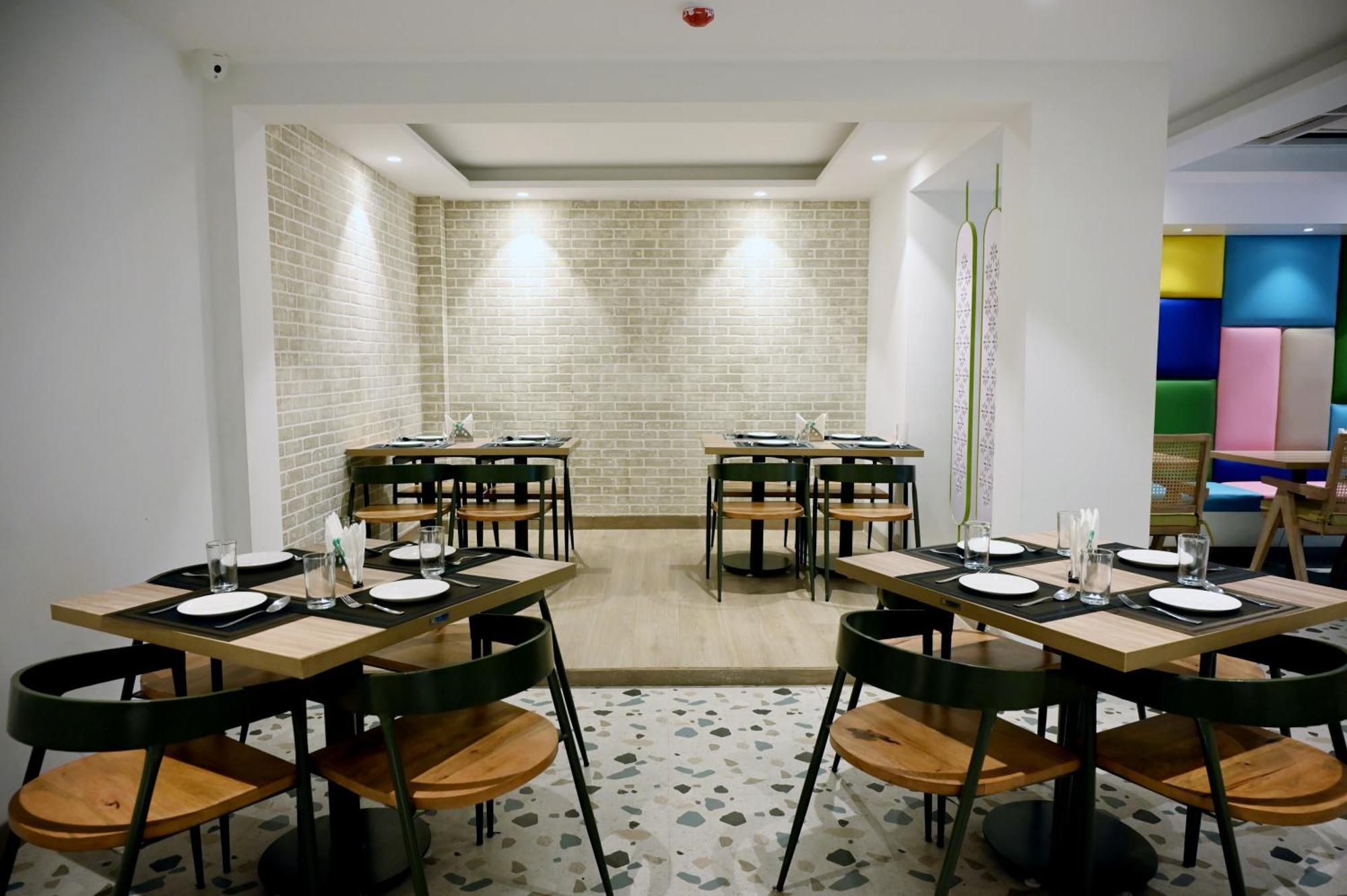 Hotel Le Roi Express Karol Bagh 델리 외부 사진