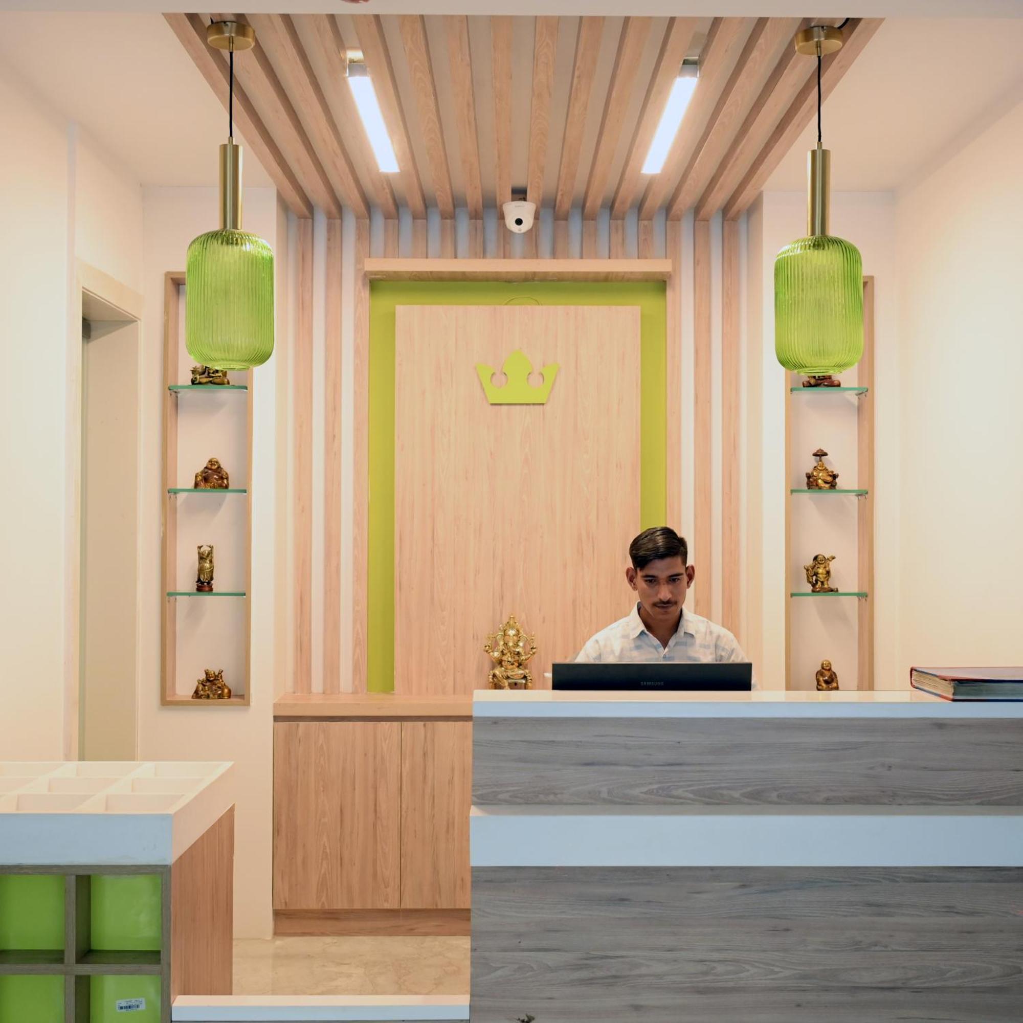 Hotel Le Roi Express Karol Bagh 델리 외부 사진