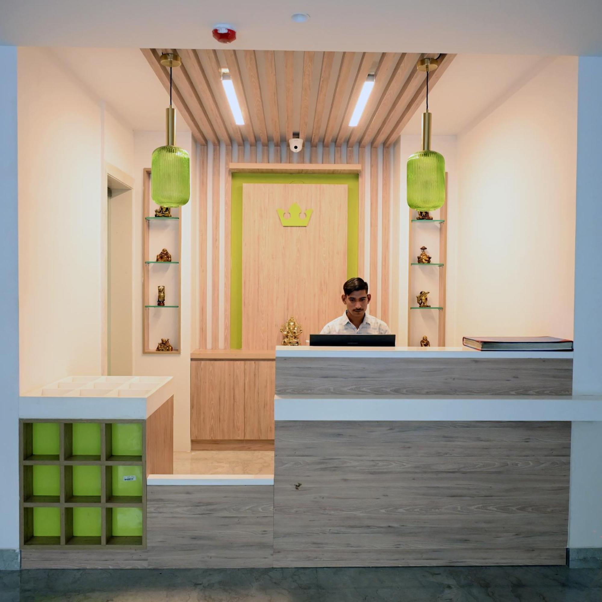 Hotel Le Roi Express Karol Bagh 델리 외부 사진
